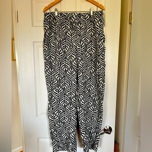 H&M Linen Blend High Waist Wide Leg pants with pockets.